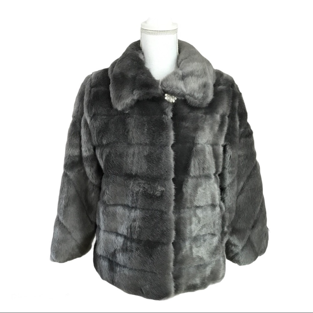 Gorgeous Dennis Basso Platinum Faux Fur 🤍